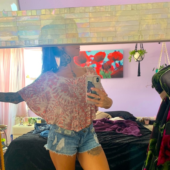 Flowy Lace Butterfly Sleeve Top - Picture 3 of 5